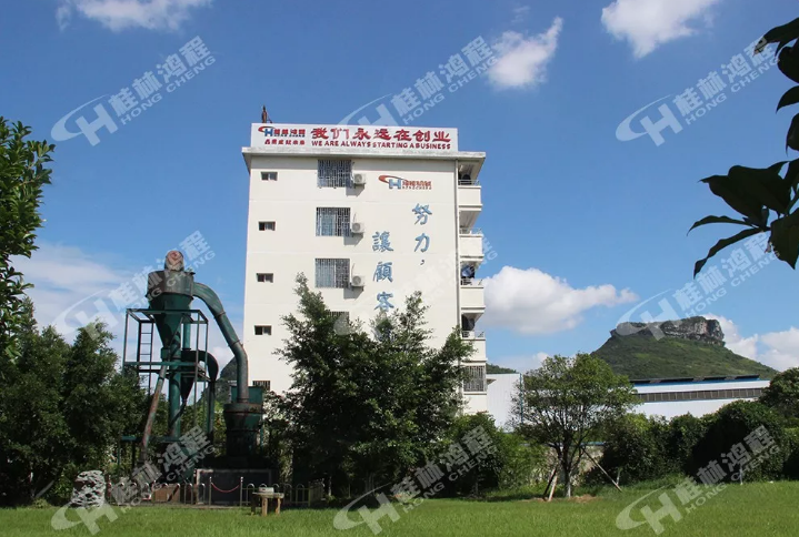 小型礦石磨粉機(jī)在哪里能買到？ 到桂林鴻程磨粉機(jī)生產(chǎn)基地